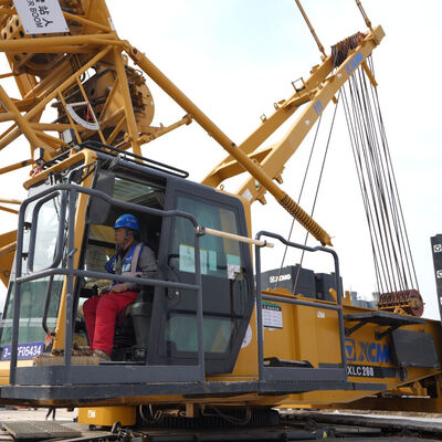 comprar Máquinas de segunda mão 260T Cranes de rastreamento usados 117m/min Velocidade de corda de alojamento XGC260 online manufacture