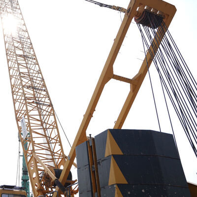 Beli Derek Crawler 300T Berat Digunakan Mesin 242kW Untuk Jembatan Besar online manufacture